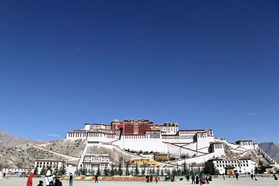 拉薩旅游業(yè)啟動(dòng)新引擎 旅行社服務(wù)網(wǎng)點(diǎn)創(chuàng)新招徠模式